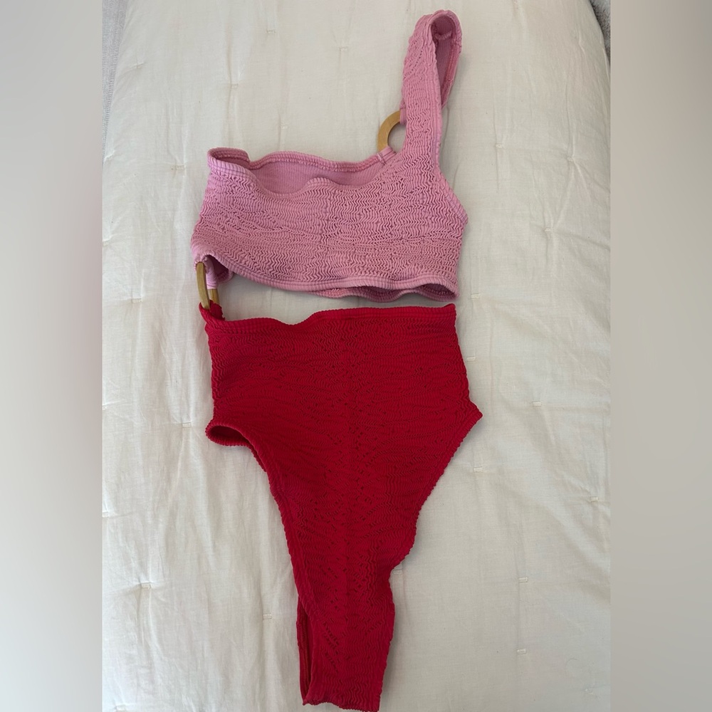 CLEONIE Shell Colorblock One-Piece Swimsuit - Picture 5 of 5